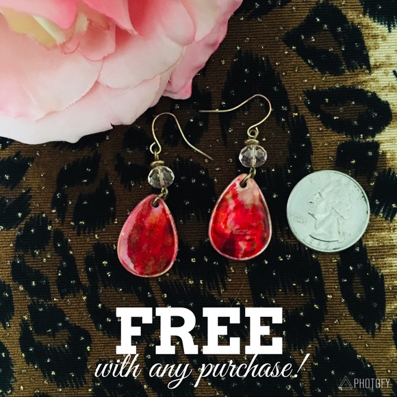 Jewelry - FREE with any purchase 90s Vintage Earrings